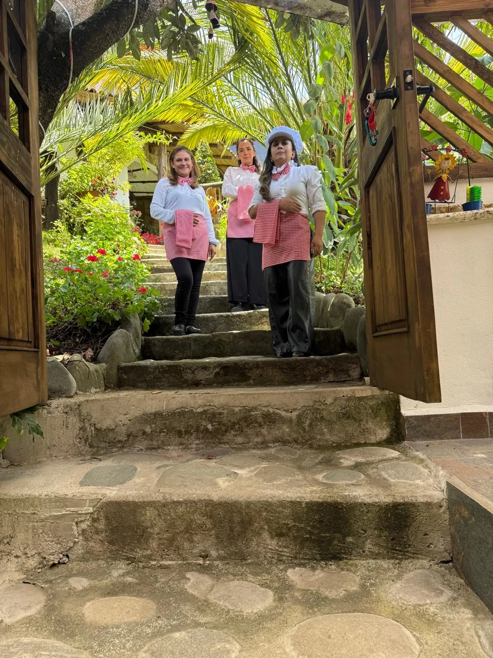 Equipo de cocina y servicio de Estancia Almara